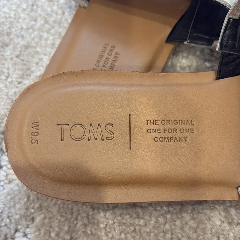 Toms Black and White Seacliff Open Toe Slide - Size 9.5 Women’s
